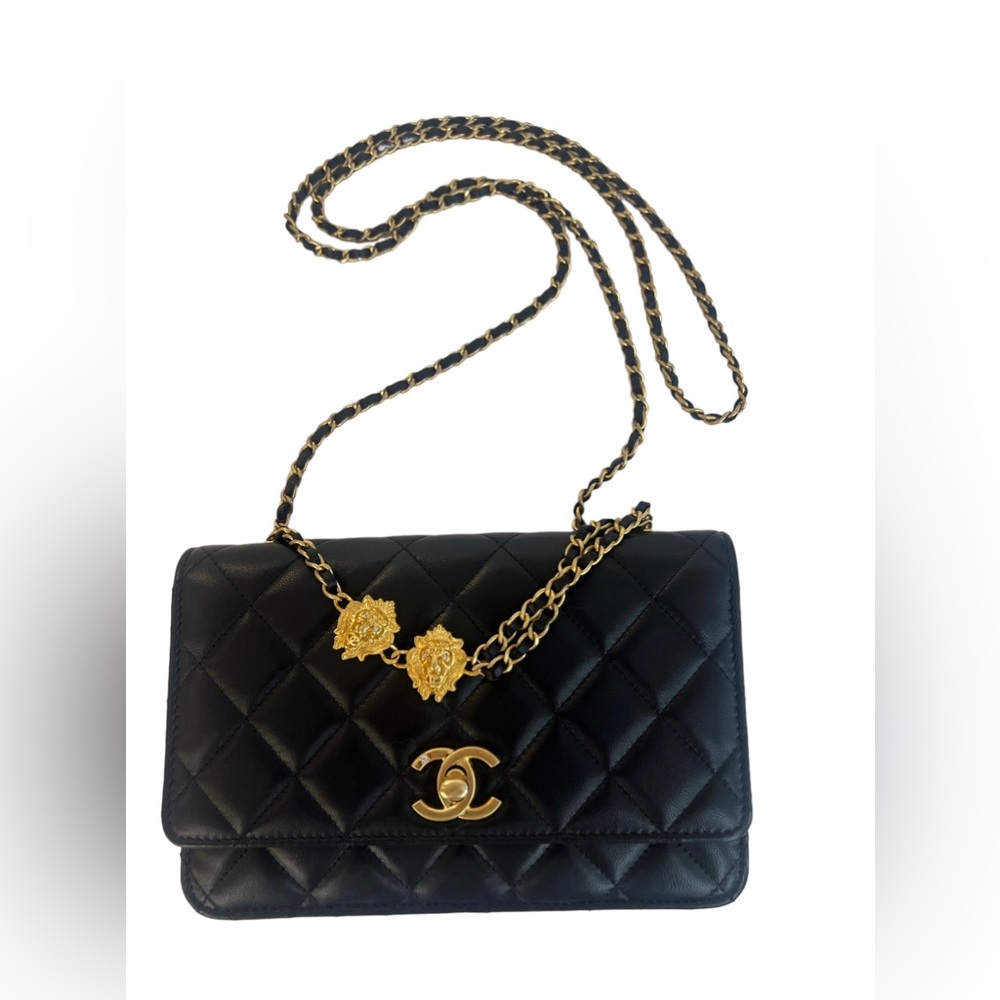 23A Chanel limited edition Leo wallet on chain